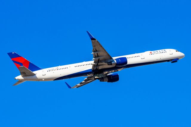 BOEING 757-300 (N590NW) - Delta Airlines 757-300 taking off from PHX on 11/12/22. Taken with a Canon R7 and Tamron 70-200 G2 lens.