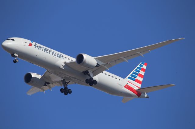 Boeing 787-9 Dreamliner (N832AA)