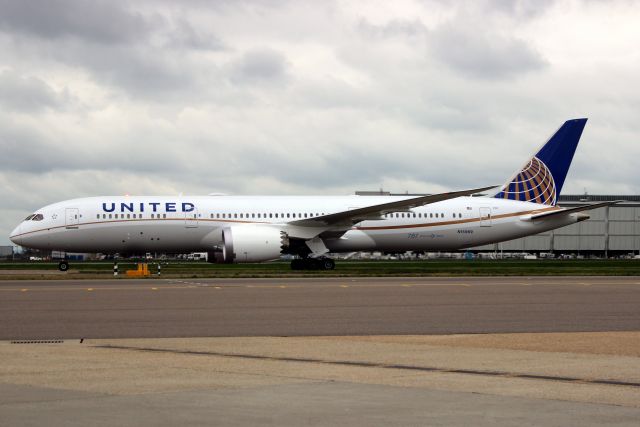 Boeing 787-9 Dreamliner (N15969) - Taxiing to Stand 246 on 31-Mar-17 operating flight UA923 from KLAX.