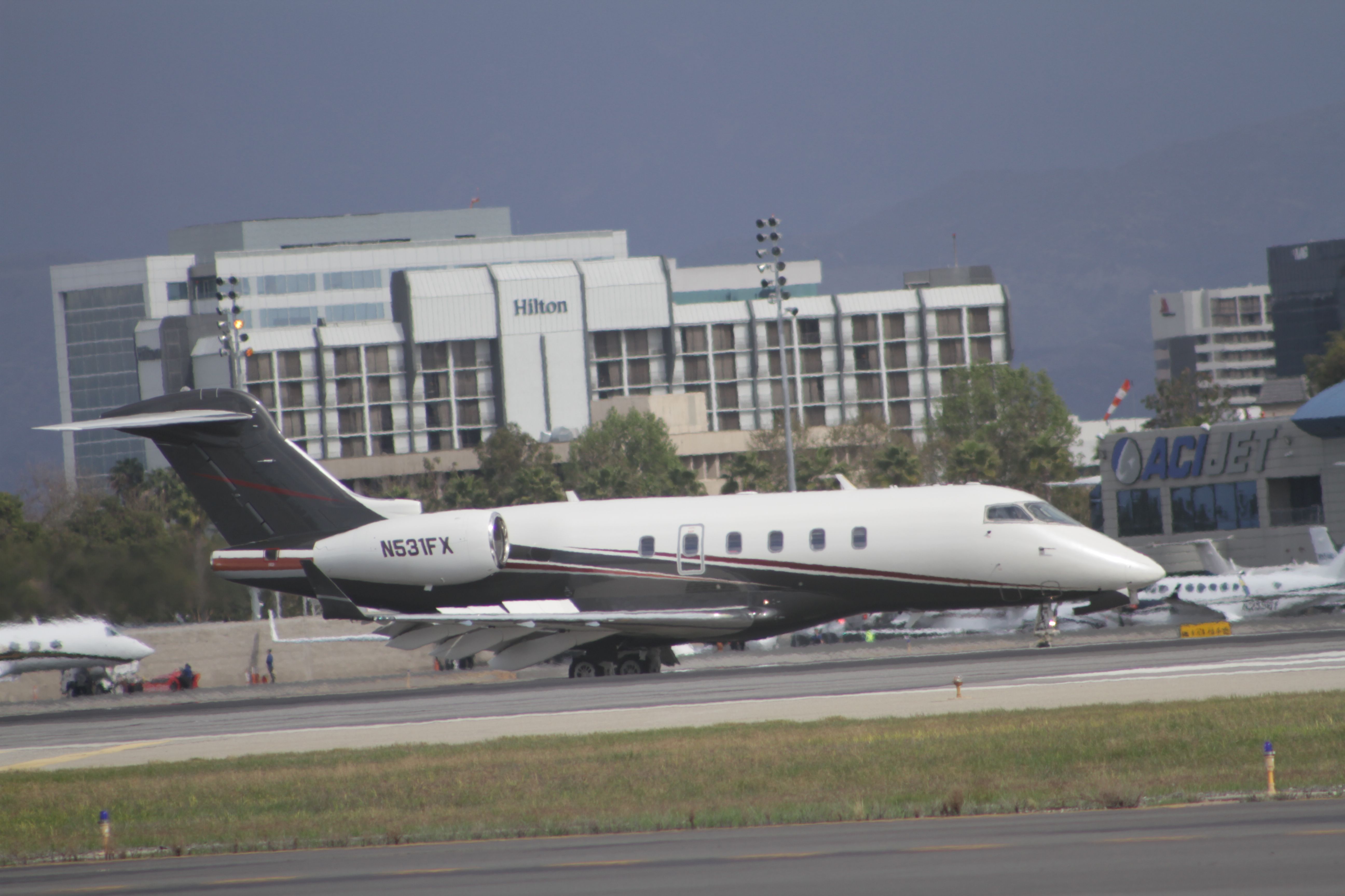 Bombardier Challenger 300 (N531FX)