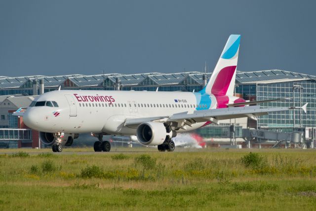 Airbus A320 (9H-EUO)
