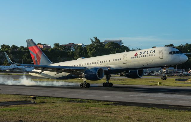 Boeing 757-200 (N699DL)