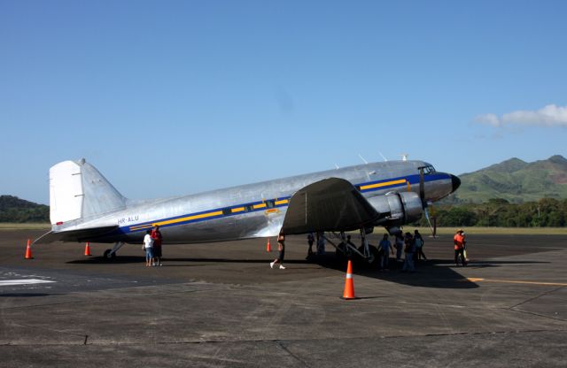 Douglas DC-3 (HR-ALU)