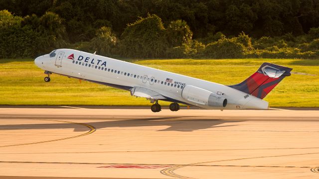 Boeing 717-200 (N971AT) - 8/12/15. Early evening departure on its way to KLGA.