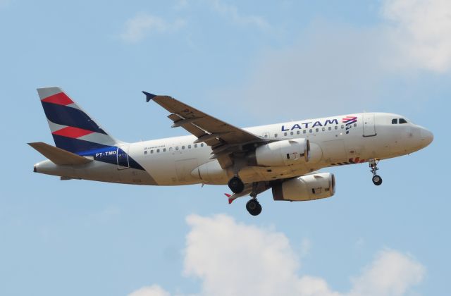 Airbus A319 (PT-TMD)