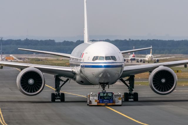 Boeing 777-200 (B-2089) - B-2089 Air China Boeing 777-39L(ER) @ Frankfurt - Rhein-Main International (FRA / EDDF) / 25.08.2014