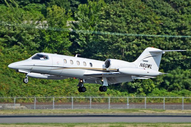 Learjet 35 (N60WL)