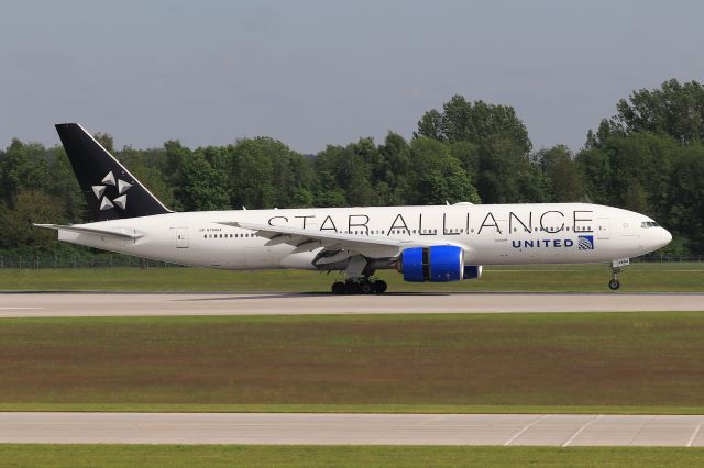 Boeing 777-200 (N794UA)