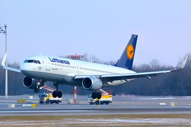 Airbus A320 (D-AIUU)