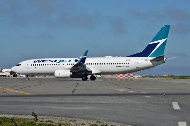 Boeing 737-800 (C-FLSF)