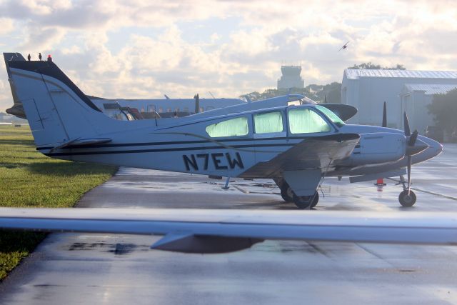 Beechcraft 55 Baron (N7EW) - Seen here on 15-Oct-22.