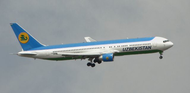 BOEING 767-300 (VP-BUE)