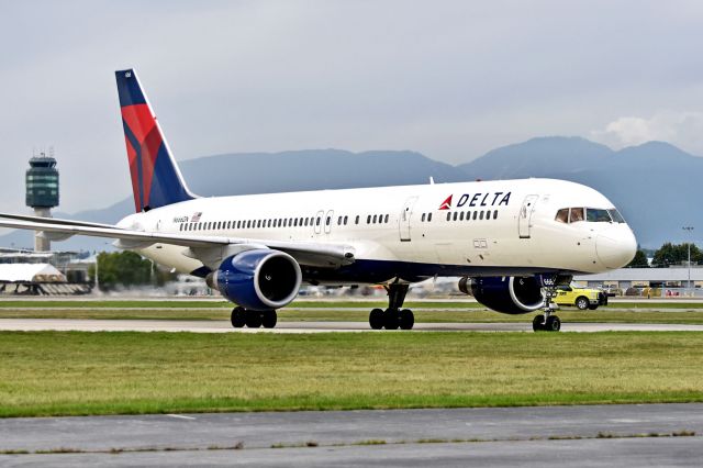 Boeing 757-200 (N666DN)