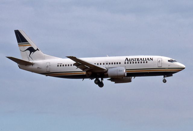 BOEING 737-300 (VH-TJA) - AUSTRALIAN AIRLINES - BOEING 737-376 - REG : VH-TJA (CN 24295/1649) - ADELAIDE INTERNATIONAL AIRPORT SA. AUSTRALIA - YPAD 1/11/1990