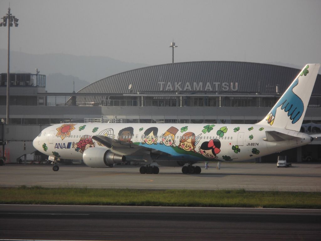 BOEING 767-300 (JA8674)