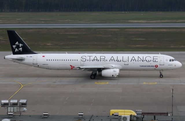Airbus A321 (TC-JRB)