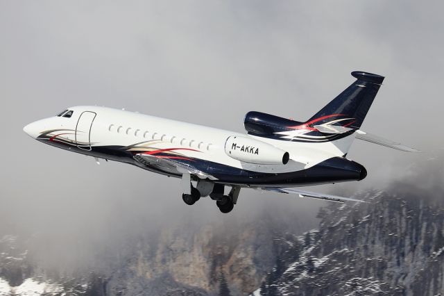 Dassault Falcon 900 (M-AKKA)