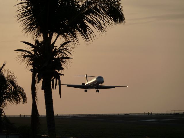 McDonnell Douglas MD-83 —