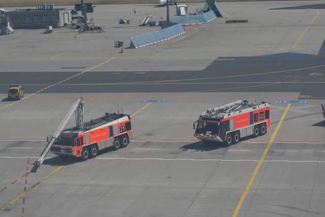 — — - EDDF fire gate D4