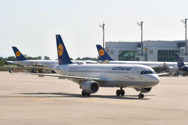 Airbus A320 (D-AIQT) - Lufthansa Airbus A320-211 D-AIQT in Munich 