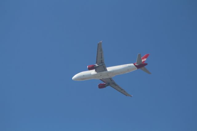 Airbus A320 (N639VA) - APPROACH 24R KLAX