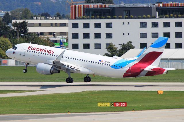 Airbus A320 (OE-IQB)