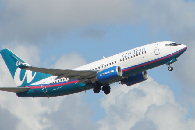 Boeing 737-700 (N261AT) - AirTran Boeing 737-700 departing Runway 14 at Sarasota Bradenton International Airport (11/21/11)