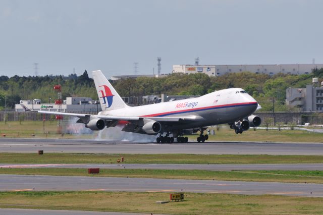 Boeing 747-400 (9M-MPR) - 2011/4/24