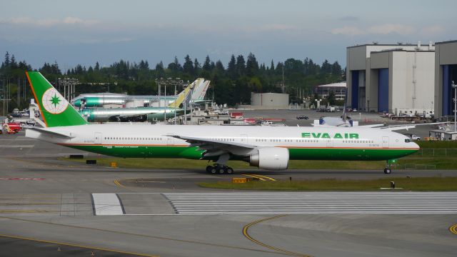 BOEING 777-300 (B-16718) - EVA777 taxis from the Boeing ramp toward Rwy 34L prior to its delivery flight to RCTP / TPE on 5/21/14. (LN:1189 / cn 43289).