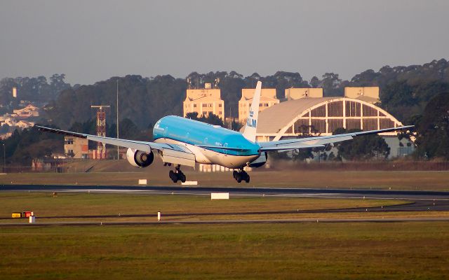 BOEING 777-300ER (PH-BVK)