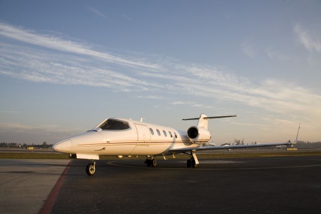 Learjet 31 (N127VL)