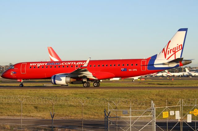 Embraer ERJ-190 (VH-ZPD)