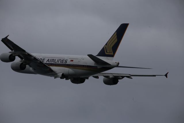 Airbus A380-800 (9V-SKN)