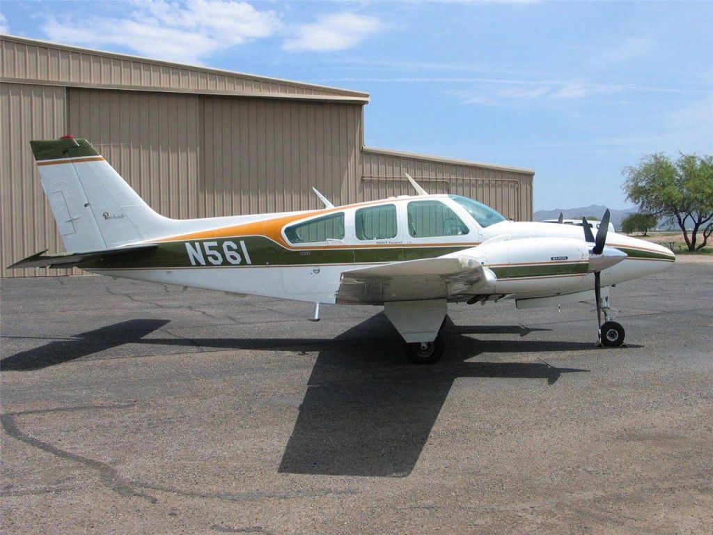 Beechcraft 55 Baron (N561)