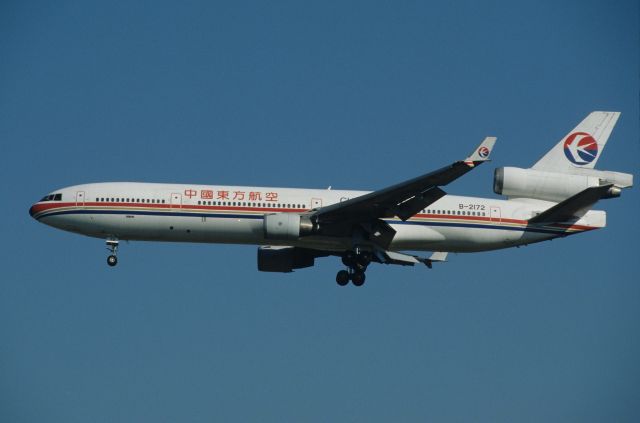 Boeing MD-11 (B-2172) - Final Approach to Narita Intl Airport Rwy34L on 1996/12/21