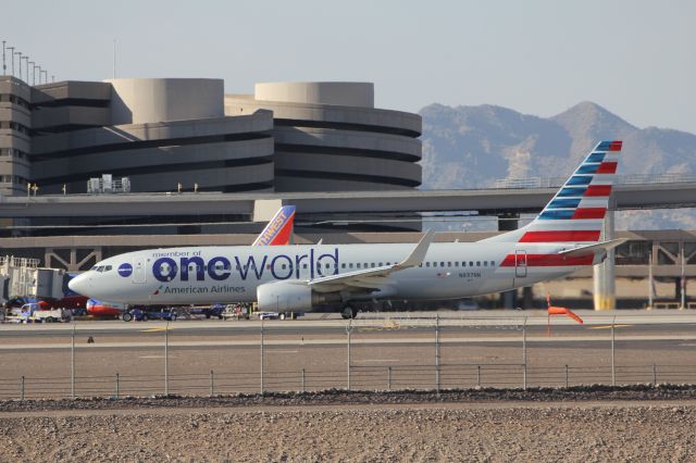 Boeing 737-800 (N837NN)