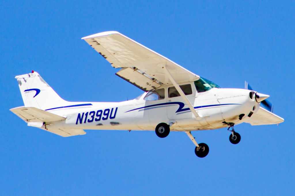 Cessna Skyhawk (N1399U)