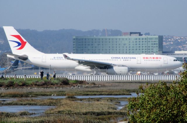 Airbus A330-200 (B-5926) - Taxiing for takeoff on the 28's