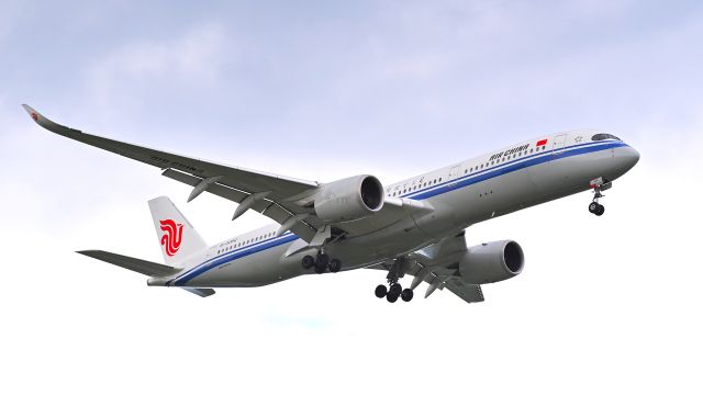 Airbus A350-900 (B-328Q) - This flight was planned to land at Guangzhou Baiyun Int'l Airport,but due to weather condition the plane landed at Changsha Huanghua Int'l Airport.Photo date:2024.6.11