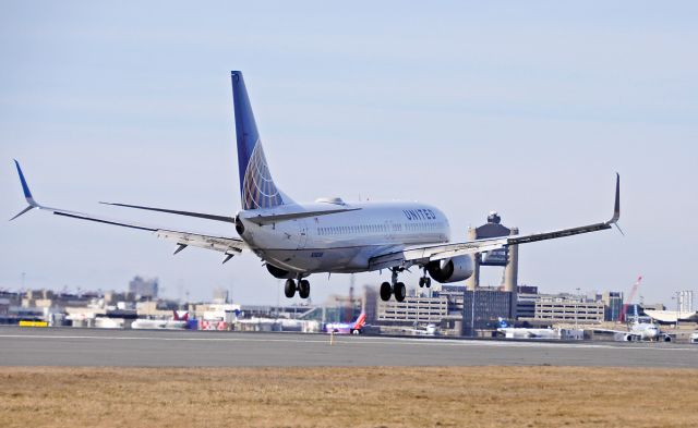 Boeing 737-800 (N38268) - RWY33L landing