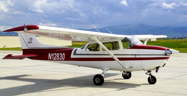 Cessna Skyhawk (N12830)