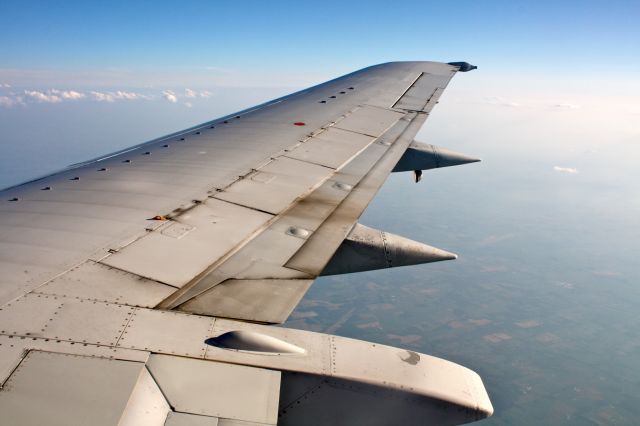 BOEING 737-300 — - Descending into Port Columbus on this 737-300, she is an old girl but still flew great.