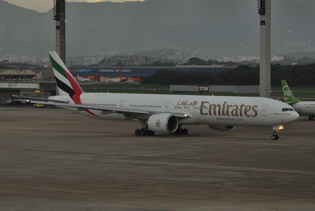 Boeing 777-200 (A6-ECX)
