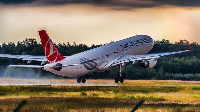 Airbus A330-300 (TC-JOE)