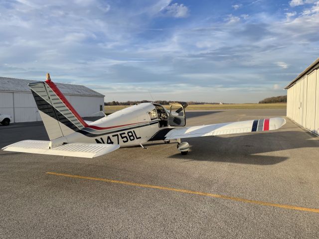 Piper Cherokee (N4758L)