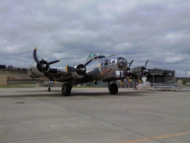 Boeing B-17 Flying Fortress (N9323Z)
