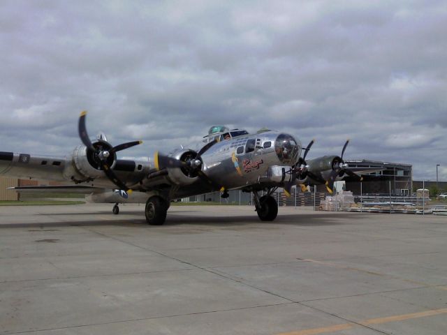 Boeing B-17 Flying Fortress (N9323Z)