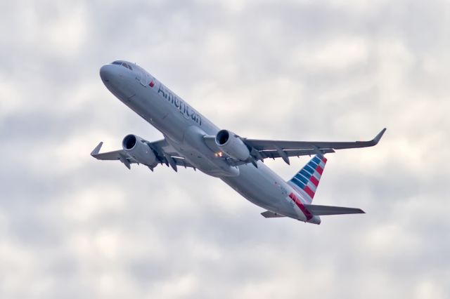 Airbus A321 (N135NN)