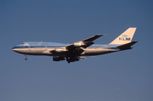 BOEING 747-300 (N4551N) - Final Approach to Narita Intl Airport Rwy34 on 1989/02/11