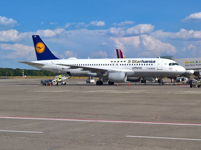 Airbus A320 (D-AIZB)